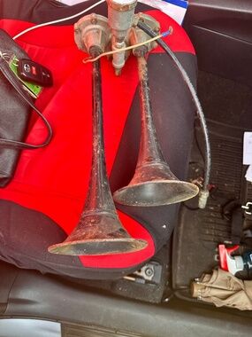 Vtg Air Horn Dual Deck Mount